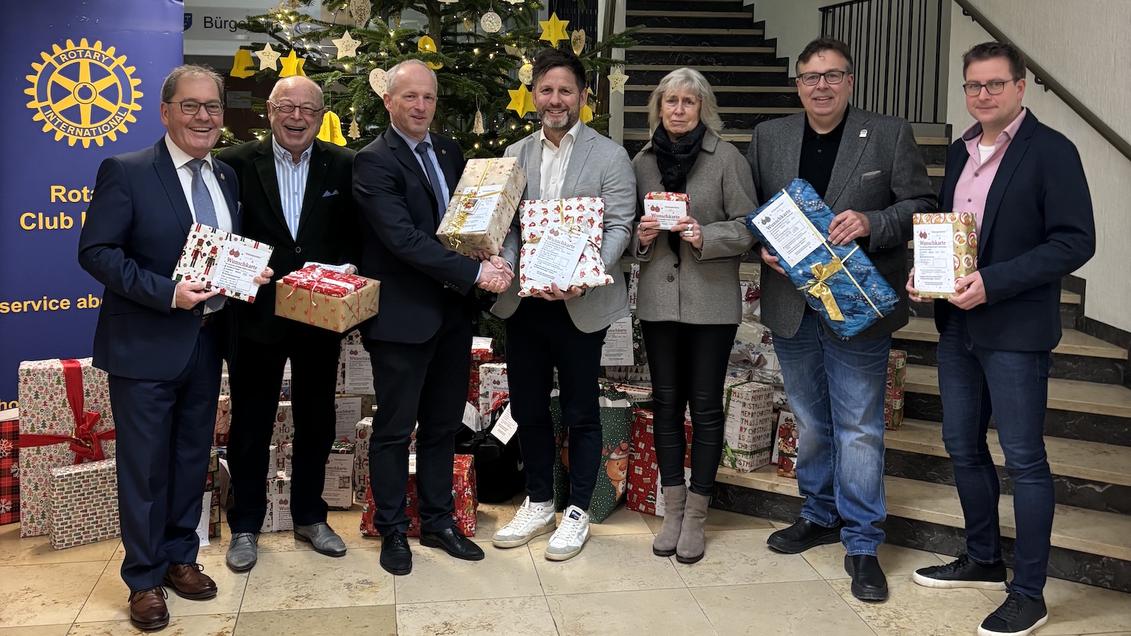 Rotary Club Höxter erfüllt Weihnachtswünsche von Kindern aus Beverungen