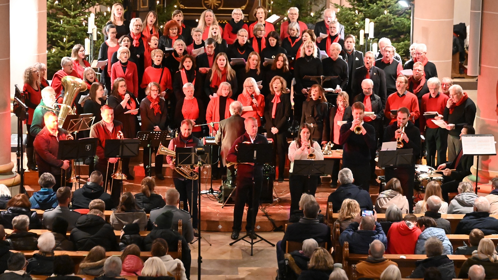 Weihnachtsklänge für den guten Zweck: LIVING VOICES laden zum Benefizkonzert am 11. Januar 2026 ein