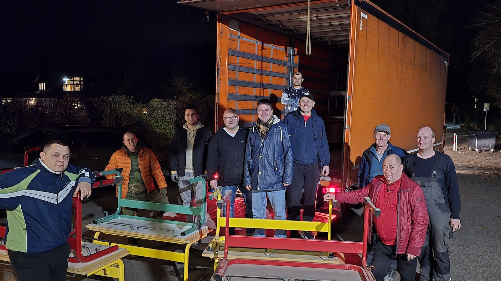 Warburger Grundschulen spenden Möbel für den Aufbau neuer Klassenräume in der Ukraine