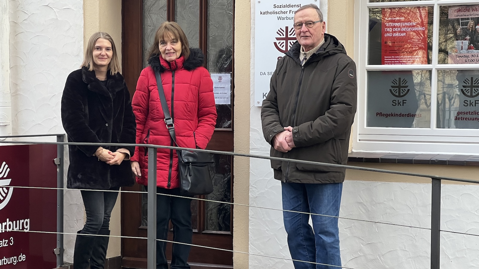 Meditationsgruppe aus Warburg spendet 300 Euro an das Frauen- und Kinderschutzhaus