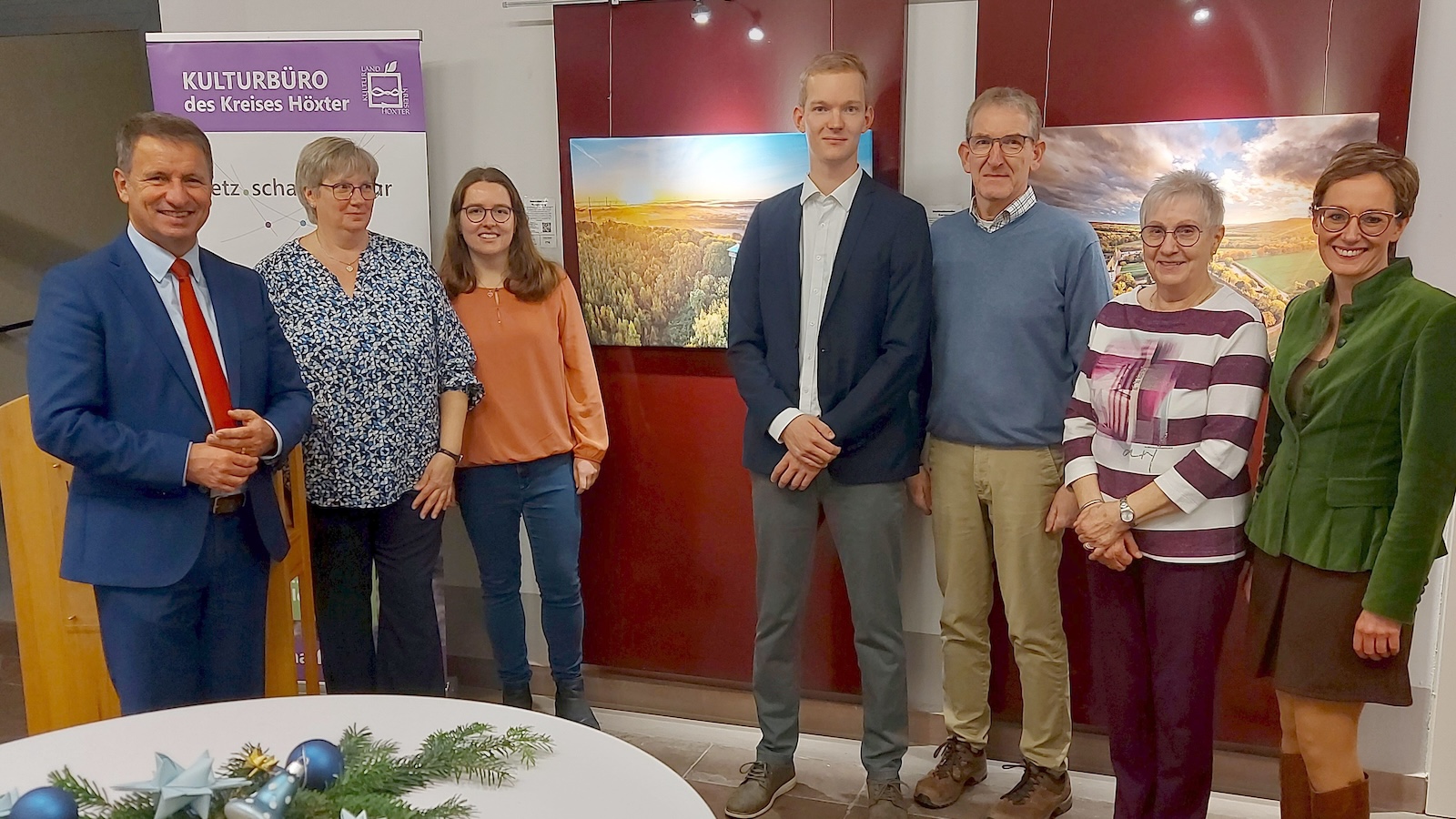 Ausstellung des Hobbyfotografen Noah Gievers von Landrat Michael Stickeln im Kreishaus eröffnet