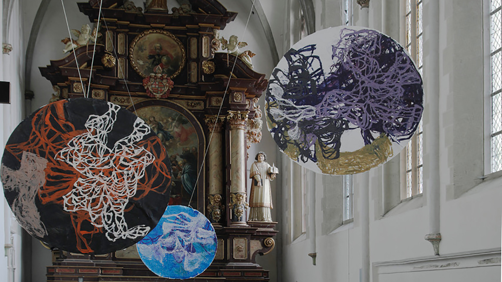 Installation „ÜBERGÄNGE“ von Axel Plöger verwandelt die Evangelische Kirche Maria im Weinberg