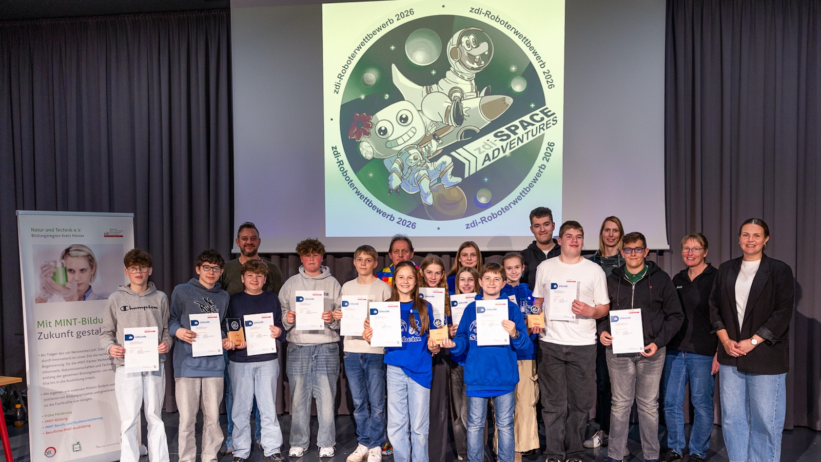 Verein Natur und Technik veranstaltet den zdiRoboterwettbewerb – Teams aus Steinheim und Warburg/Borgentreich eine Runde weiter