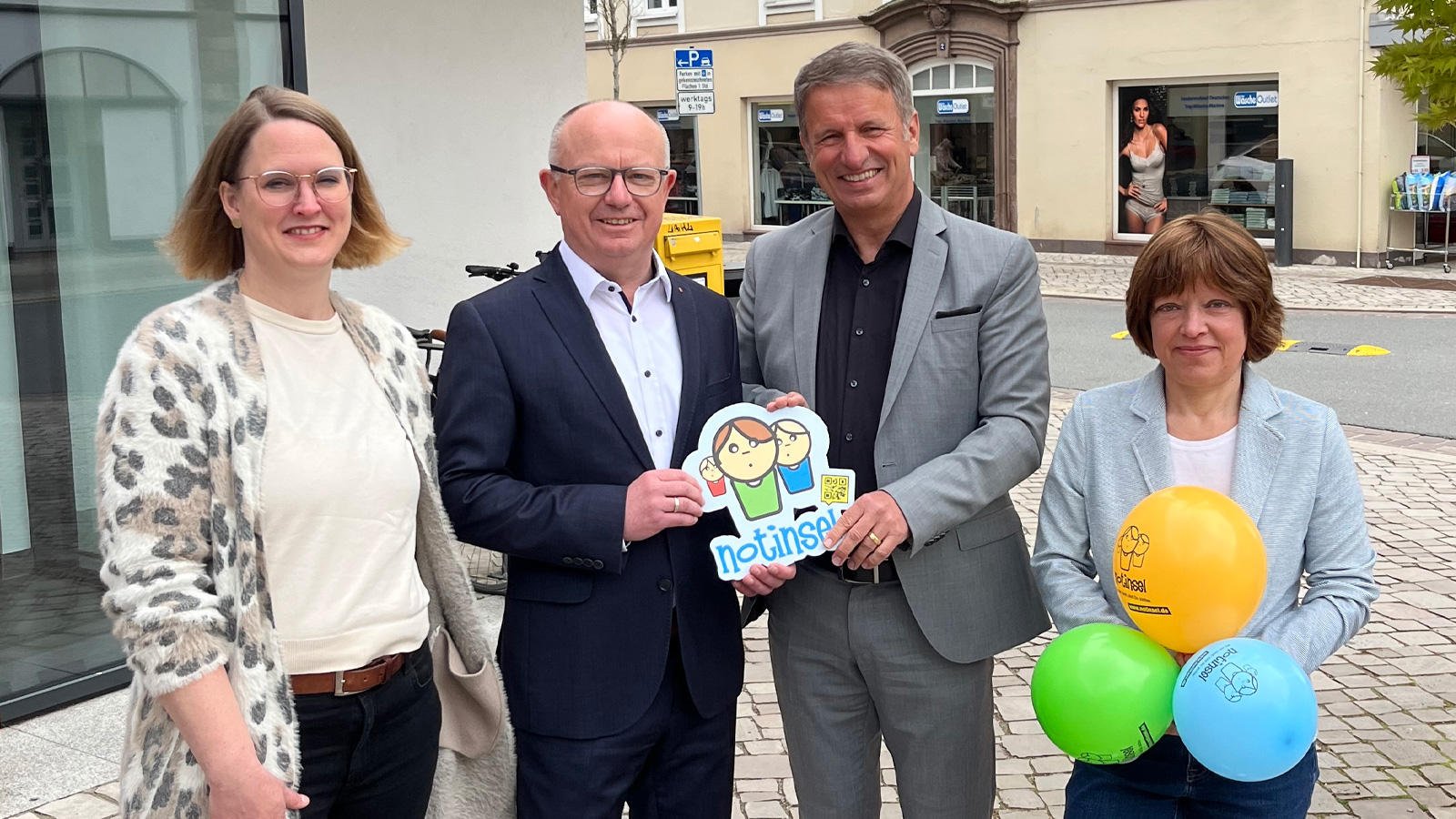 Kreis Höxter erweitert Notinsel-Projekt: Sparkasse beteiligt sich mit neun Filialen am Kinderschutznetzwerk