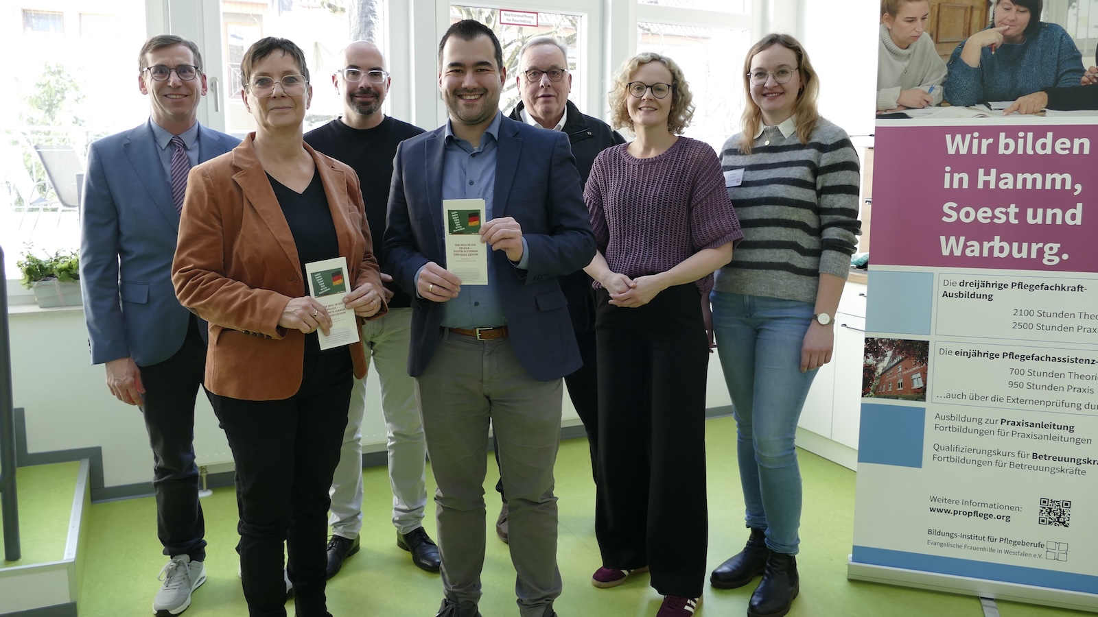 Sprache öffnet Türen:  Warburger Projekt verbindet Deutschförderung und Pflege