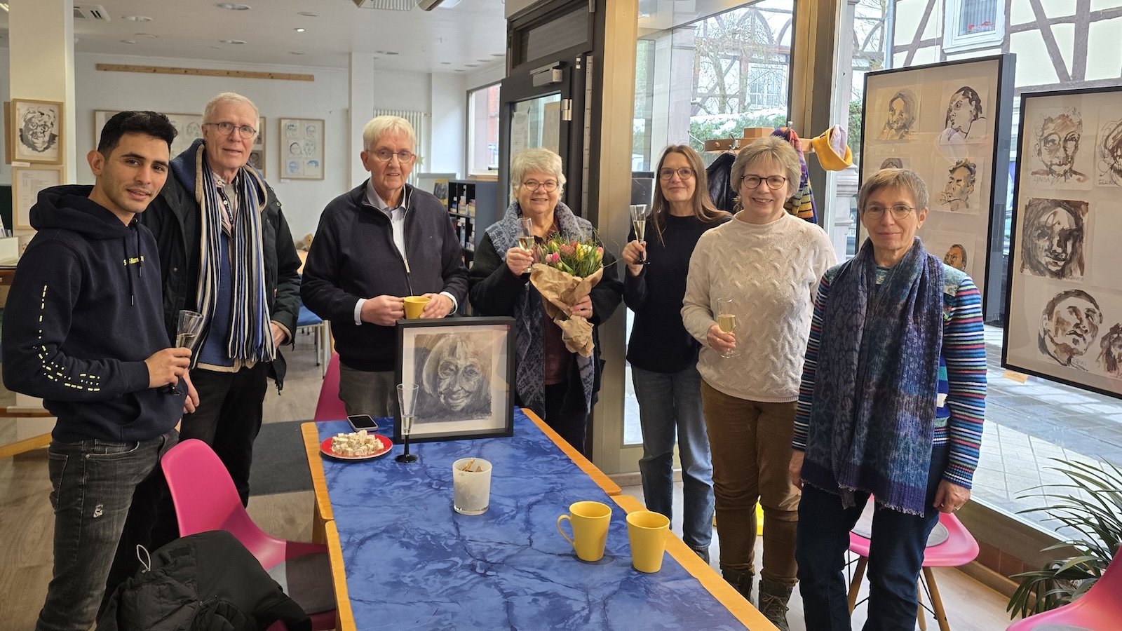 Bildübergabe in der „Zweiten Heimat“ Warburg