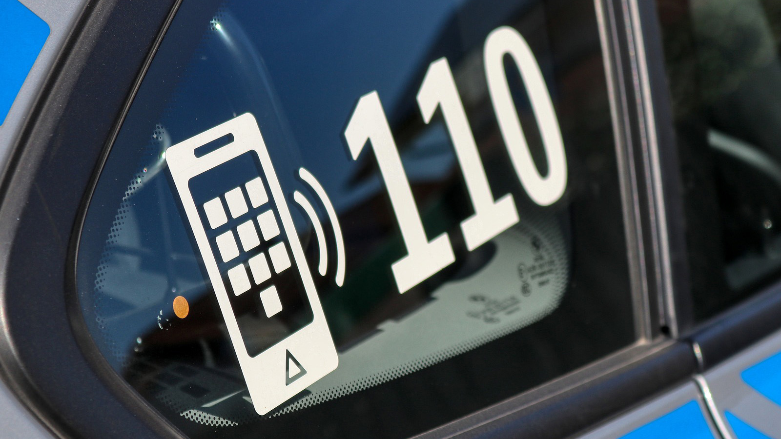 Verkehrsunfall auf der B7 bei Dalheim – Fahrer schwer verletzt