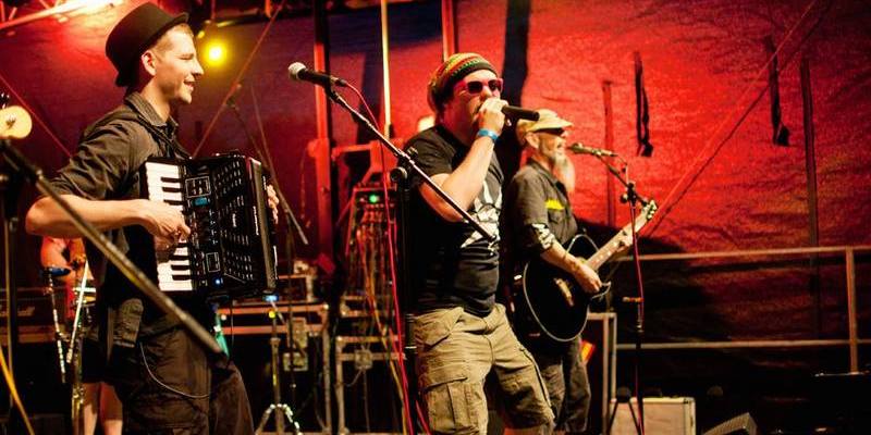 Die u201eBeatburnersu201c verwandeln an diesem Samstag, 12. Oktober, den Keller des Kulturforums in der Warburg Altstadt in einen karibischen Club. Foto: Privat