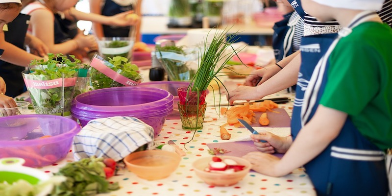 Ein Kochkurs fu00fcr Kinder ab vier Jahren wird am Montag, 28. Oktober, von 16 bis 18.30 Uhr im St. Vitus-Kindergarten in Willebadessen veranstaltet. Symbolfoto: Pixabay
